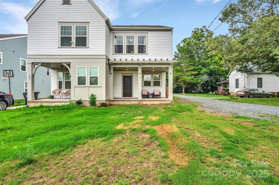 Exterior details and patio area of a home in , Charlotte (Image 4).
