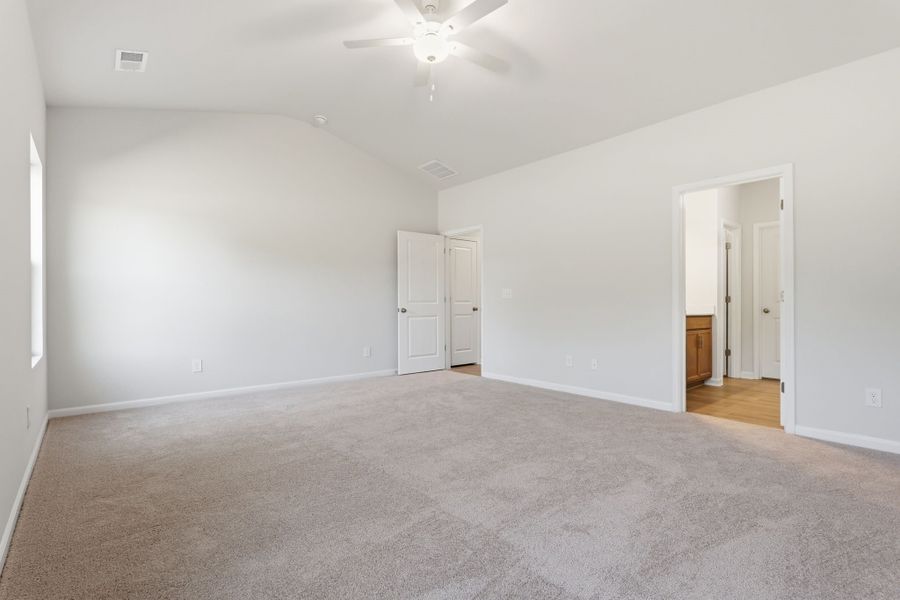 Spacious, unfurnished interior of a new home in Piper Creek, Newton (Image 22).
