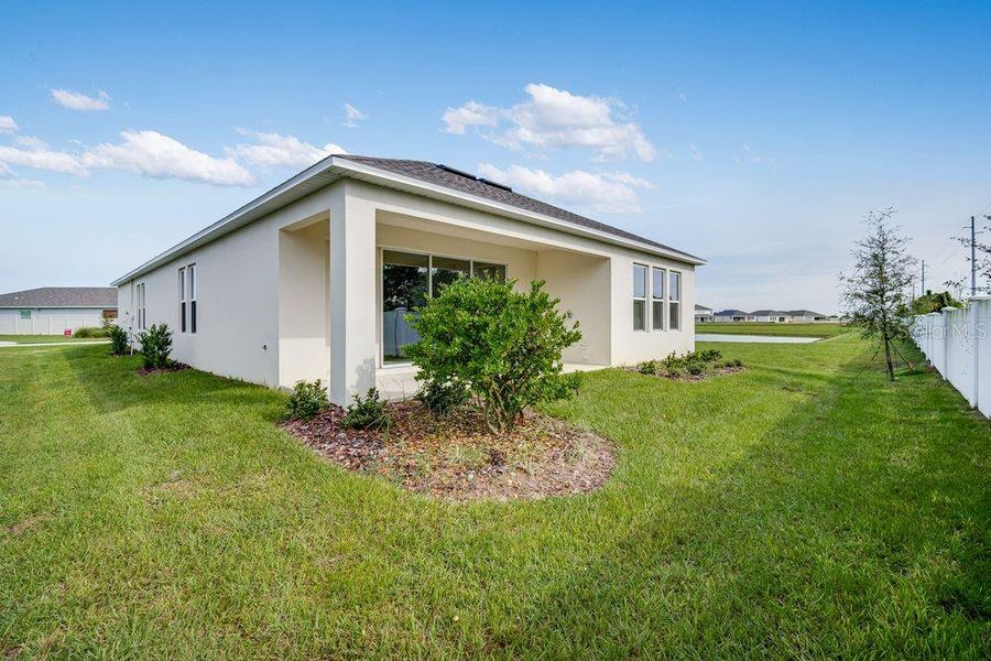 Exterior details and patio area of a home in Brookland Park, Auburndale (Image 3).
