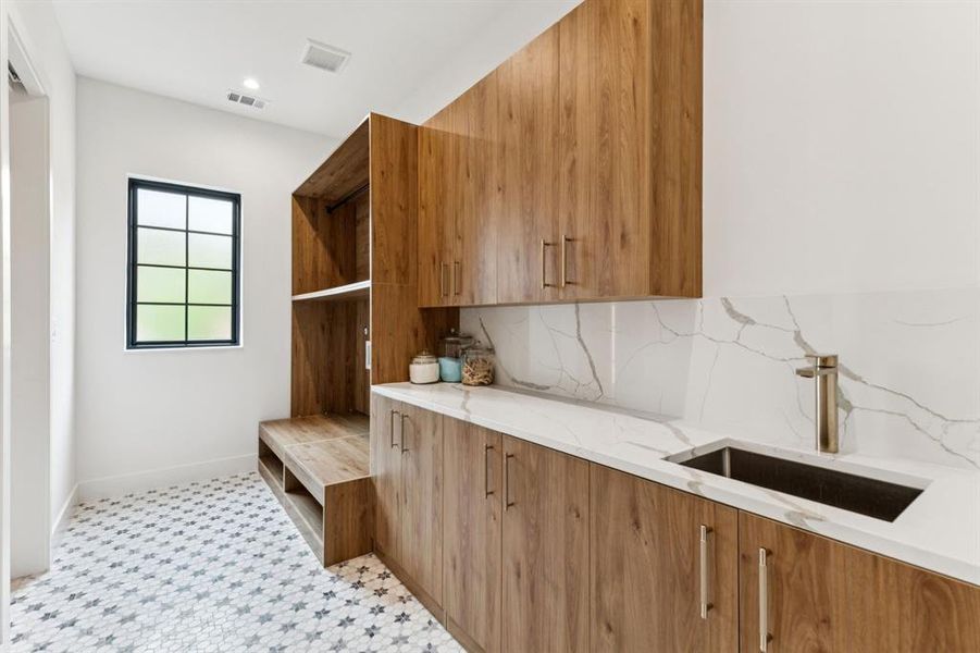 Furnished interior view inside a new home in , Dallas (Image 7).