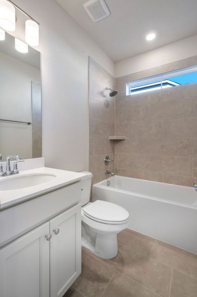 Olivia II - Bath 2 (first level)