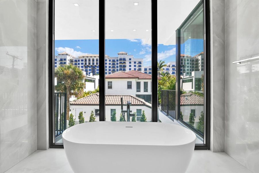 344 NE Second St, Boca Raton 2-77