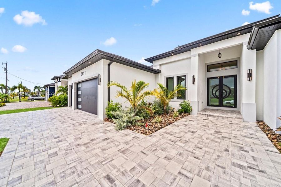 Exterior details and patio area of a home in , Cape Coral (Image 36).