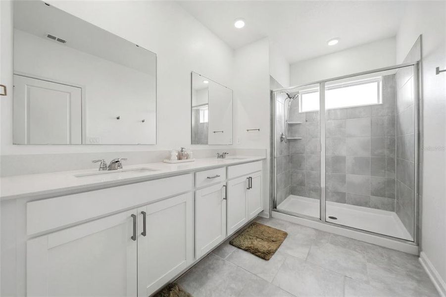 Furnished interior view inside a new home in , Davenport (Image 19).