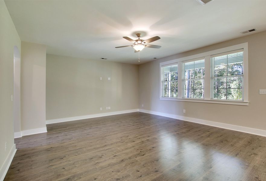 Spacious, unfurnished interior of a new home in Creek Pointe, Moncks Corner (Image 13).