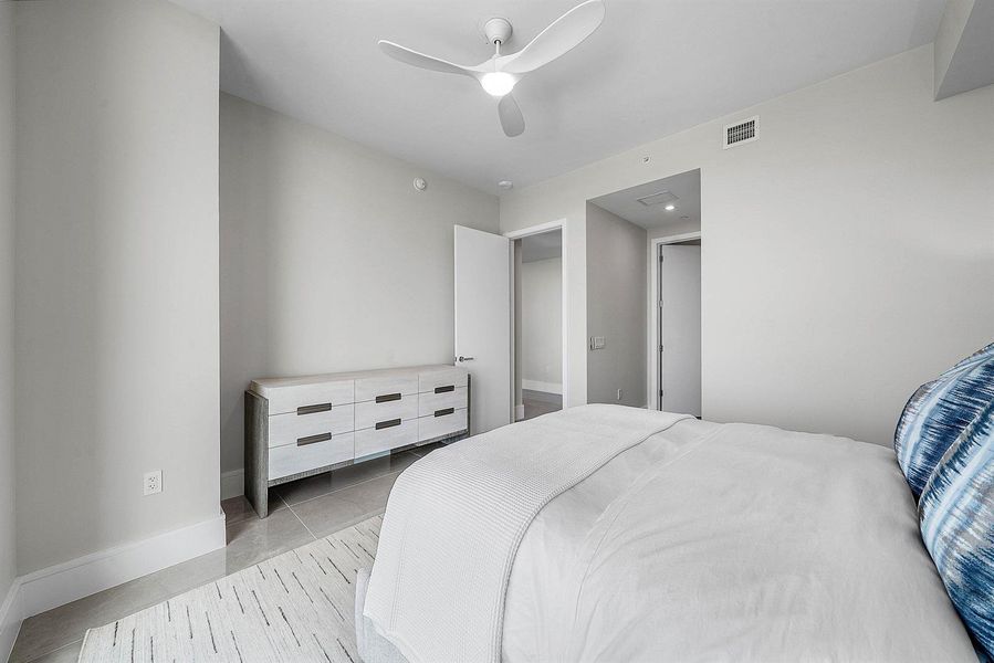 027-220LakeShoreDrive-1107-LakePark-FL-3 027-220LakeShoreDrive-1107-LakePark-FL-3