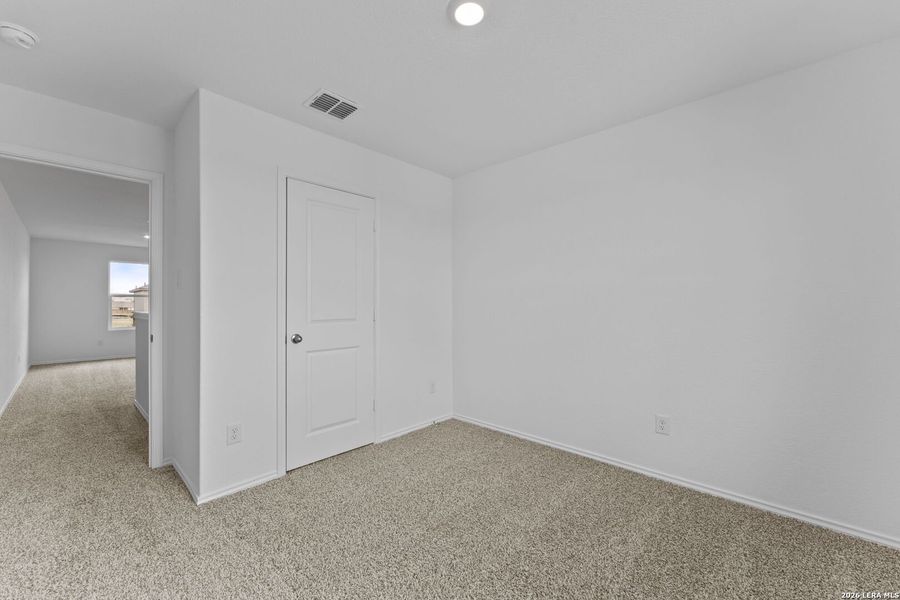 Spacious, unfurnished interior of a new home in Avenida, Converse (Image 31).