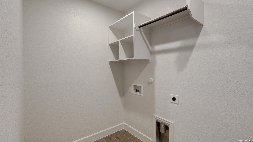 Spacious, unfurnished interior of a new home in Haby Hill, San Antonio (Image 22).