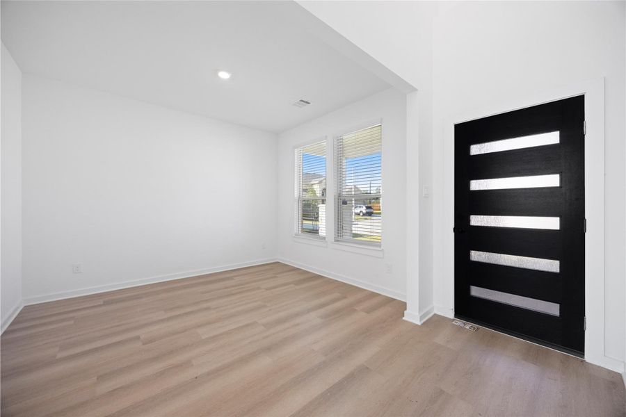 Spacious, unfurnished interior of a new home in Kendall Lakes, Alvin (Image 23). Spacious, unfurnished interior of a new home in Kendall Lakes, Alvin (Image 23).