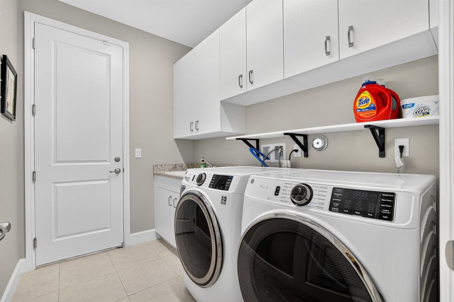 Furnished interior view inside a new home in , Port St. Lucie (Image 17).