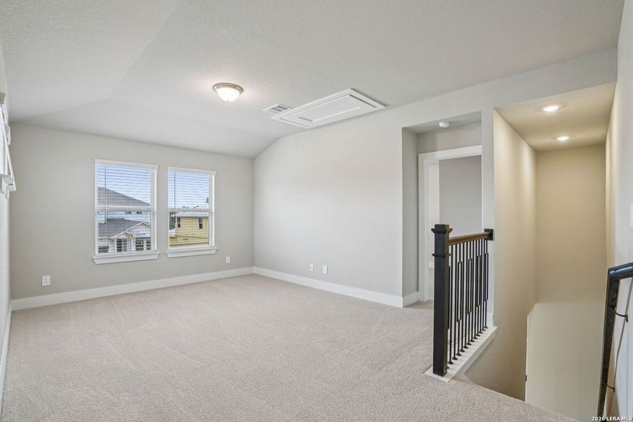 Spacious, unfurnished interior of a new home in Lark Canyon, New Braunfels (Image 18).