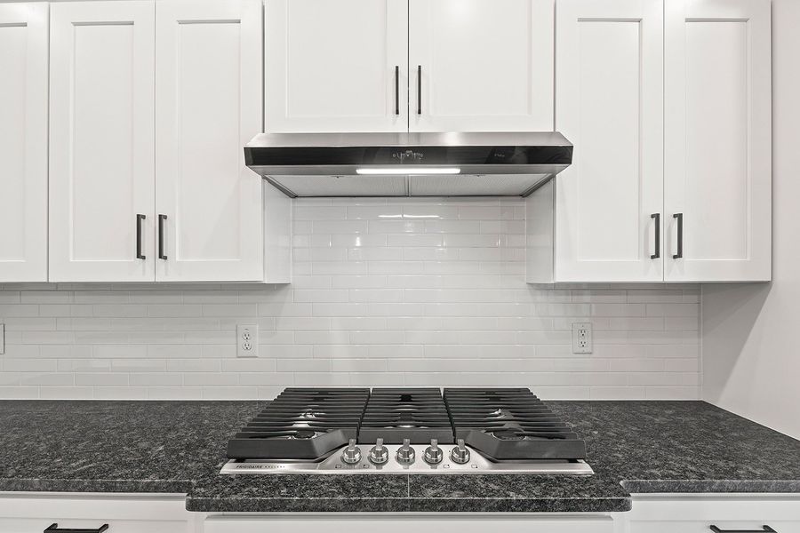 Representative interior finishes for a home built from the The Sutton by RobuckHomes in Kennebec Crossing, Angier (Image 13).
