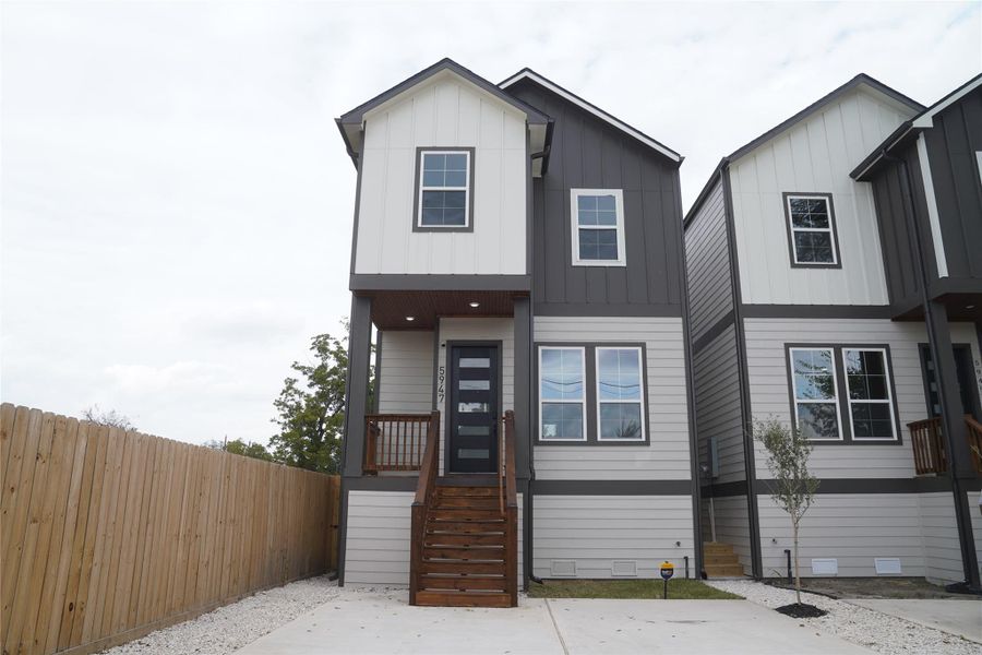 Front exterior of a new home in , Houston, TX, highlighting curb appeal (Image 25).