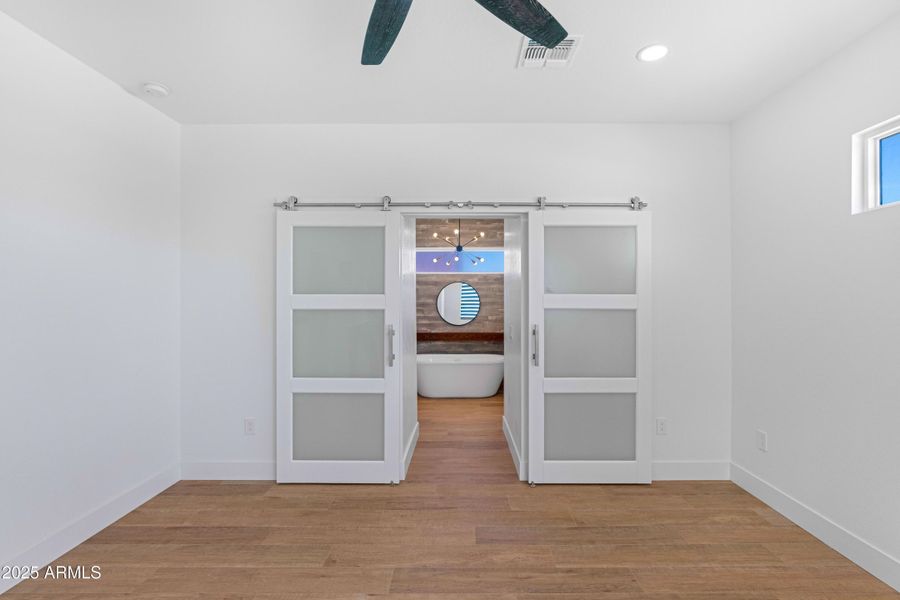 Master bedroom Master bedroom