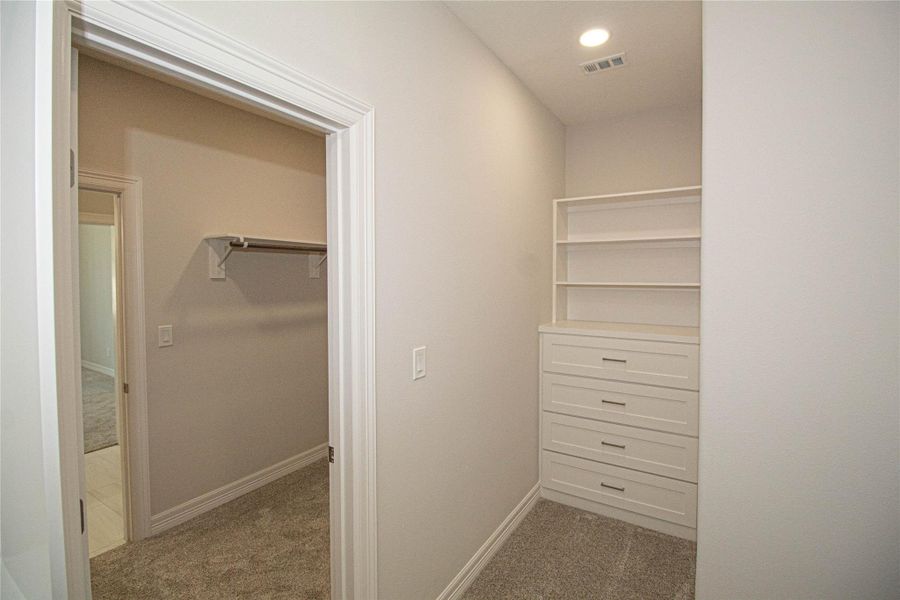 Spacious, unfurnished interior of a new home in , Livingston (Image 20).