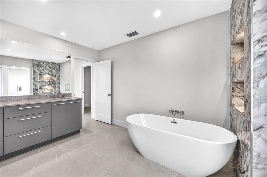 Furnished interior view inside a new home in , Sarasota (Image 44).