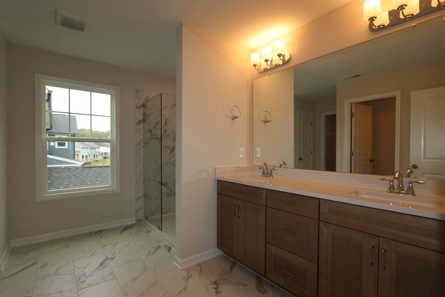 Owner's Bathroom Owner's Bathroom