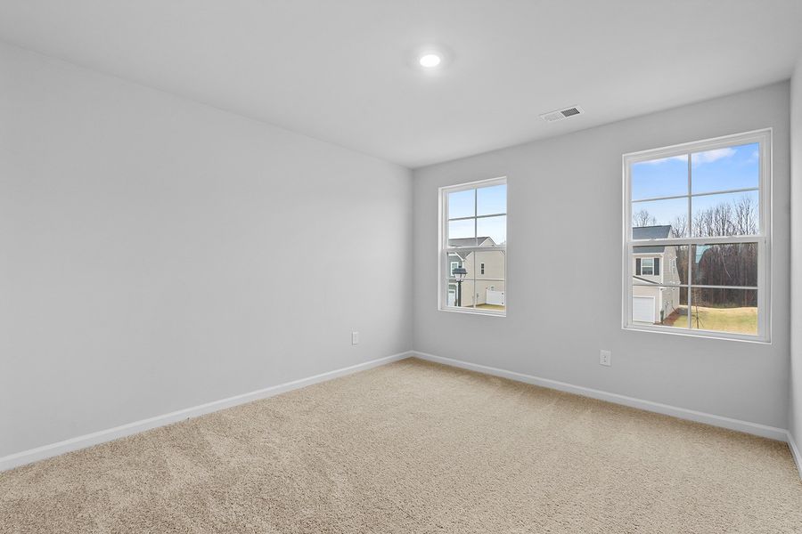 Spacious, unfurnished interior of a new home in Fieldstone, Lexington (Image 36).