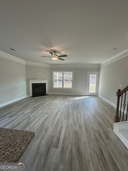 Spacious, unfurnished interior of a new home in Mirror Lake at South Harbour, Villa Rica (Image 13).