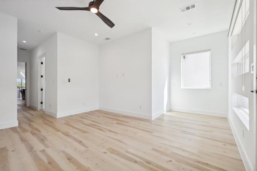 Unfurnished room with light hardwood / wood-style floors and ceiling fan