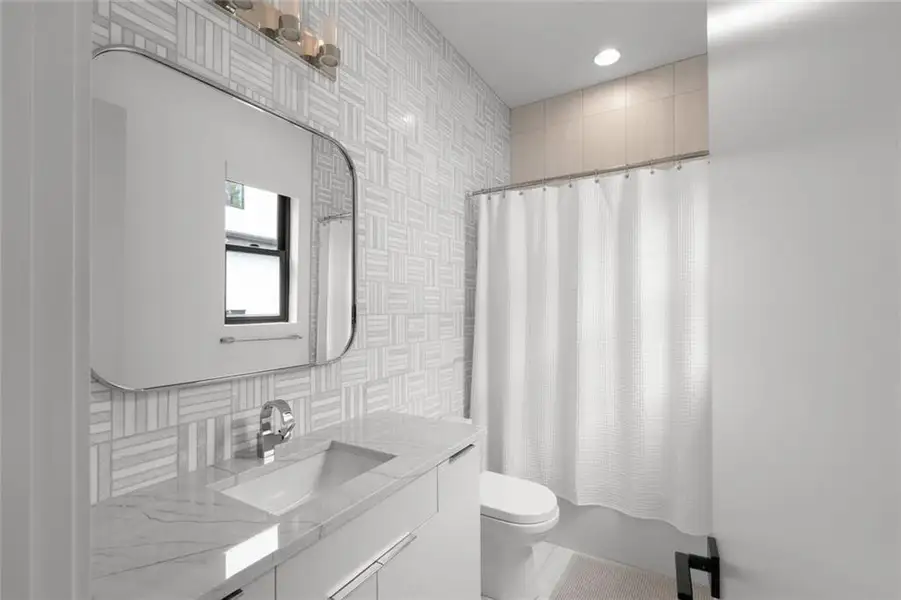 Furnished interior view inside a new home in , Atlanta (Image 36).