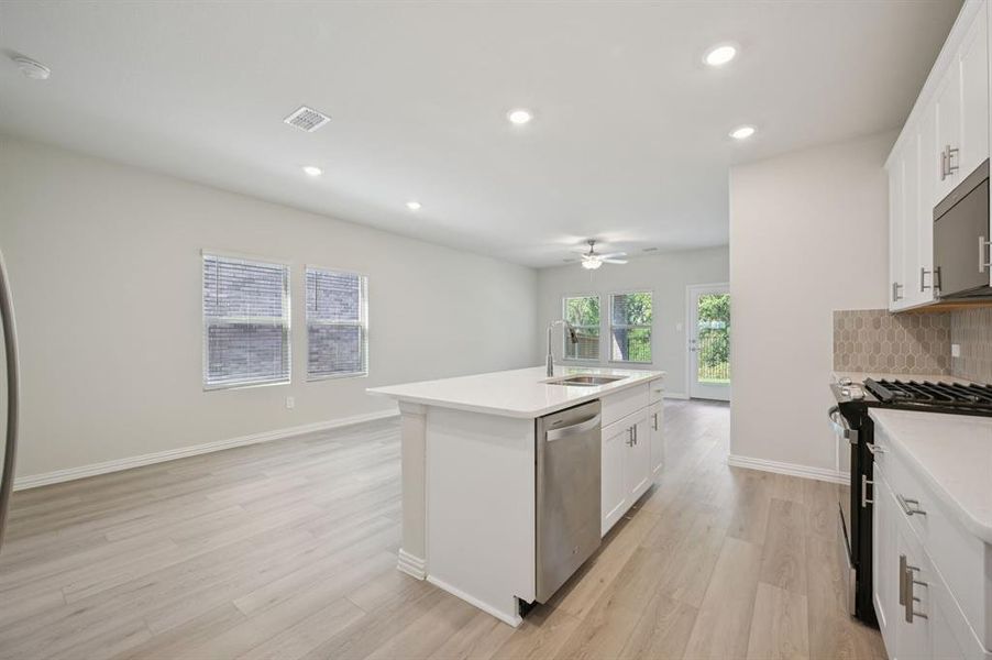 Photo is not of the actual home, but is an inspirational photo of builder’s model home and may depict options, furnishings, and/or decorator features that are not included. Photo is not of the actual home, but is an inspirational photo of builder’s model home and may depict options, furnishings, and/or decorator features that are not included.