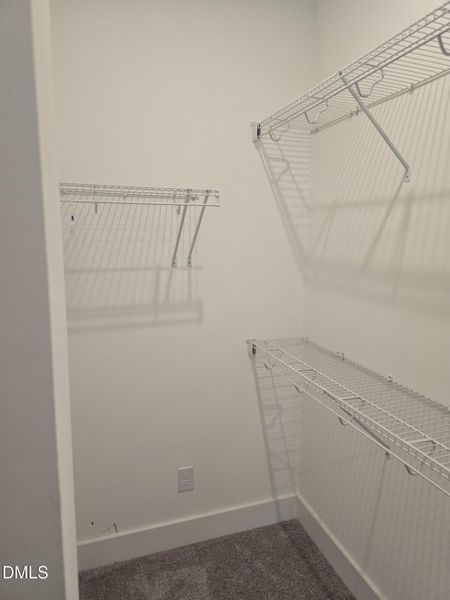 WALK-IN CLOSET WALK-IN CLOSET