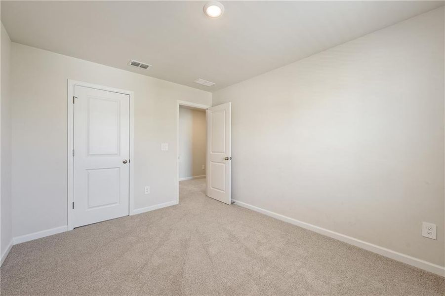 Spacious, unfurnished interior of a new home in Creekside at Oxford Park, Fairburn (Image 25).