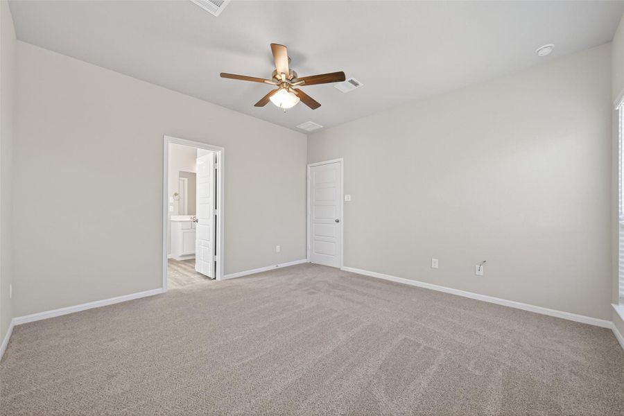 Spacious, unfurnished interior of a new home in Woodland Lakes, Huffman (Image 30). Spacious, unfurnished interior of a new home in Woodland Lakes, Huffman (Image 30).