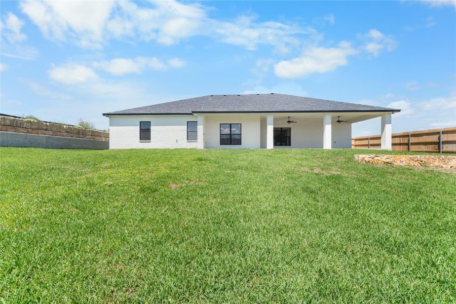 Exterior details and patio area of a home in , Killeen (Image 1).