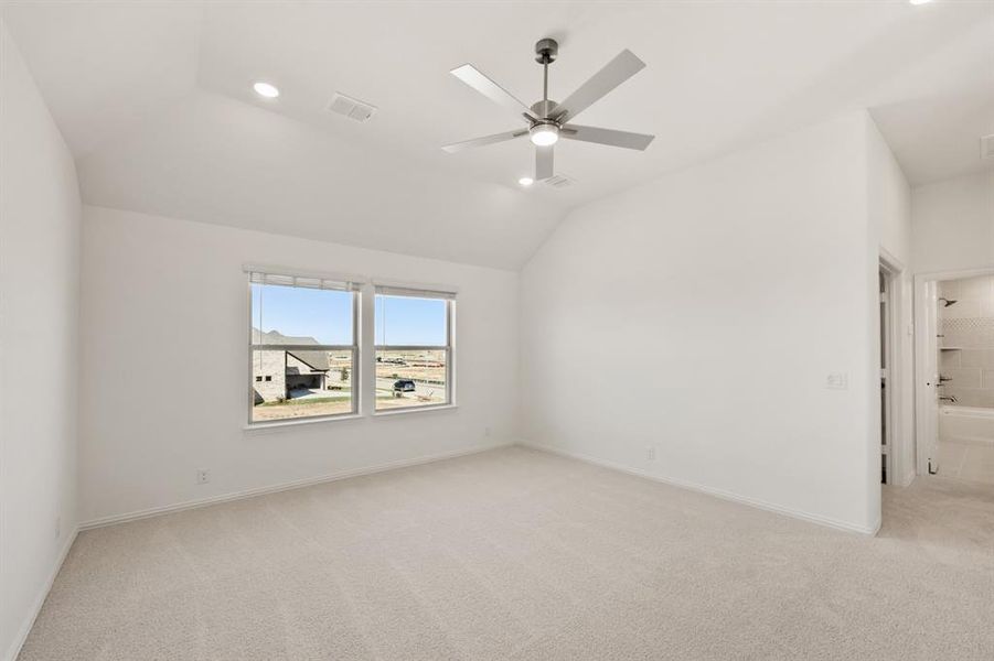 Spacious, unfurnished interior of a new home in Wildflower Ranch 60-65, Fort Worth (Image 34). Spacious, unfurnished interior of a new home in Wildflower Ranch 60-65, Fort Worth (Image 34).