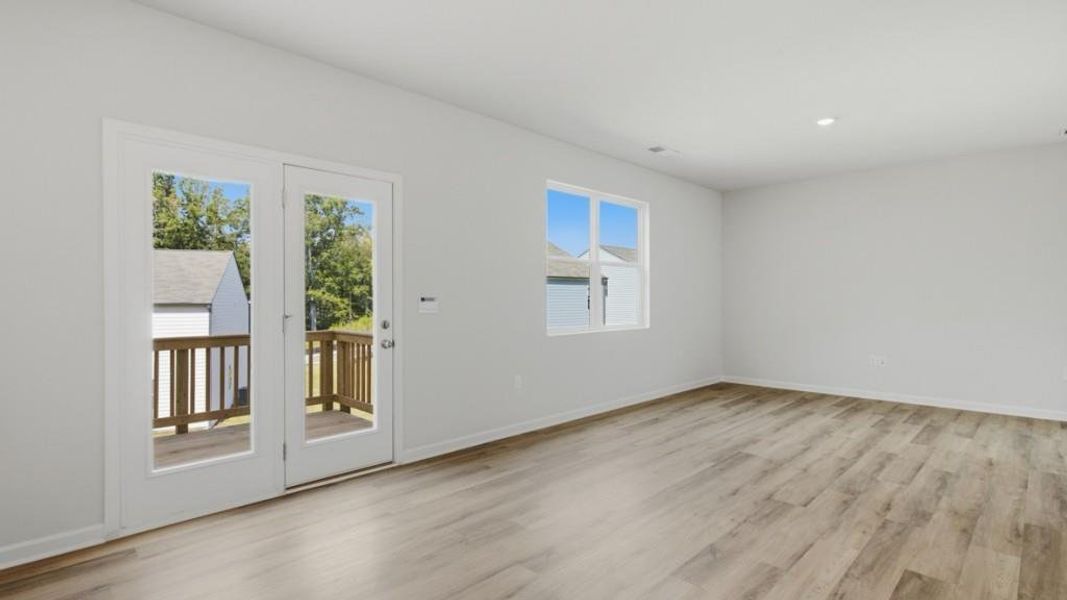 Spacious, unfurnished interior of a new home in Oakleigh Glen, Dallas (Image 13).