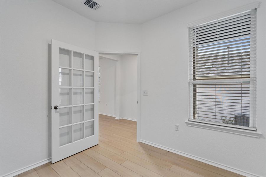 Spacious, unfurnished interior of a new home in Sun City Texas, Georgetown (Image 18).