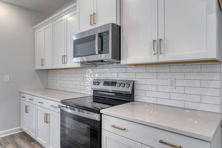 Furnished interior view inside a new home in Bally Castle, Murrells Inlet (Image 10).