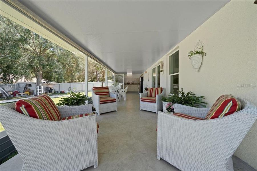 Exterior details and patio area of a home in , Dunnellon (Image 29).
