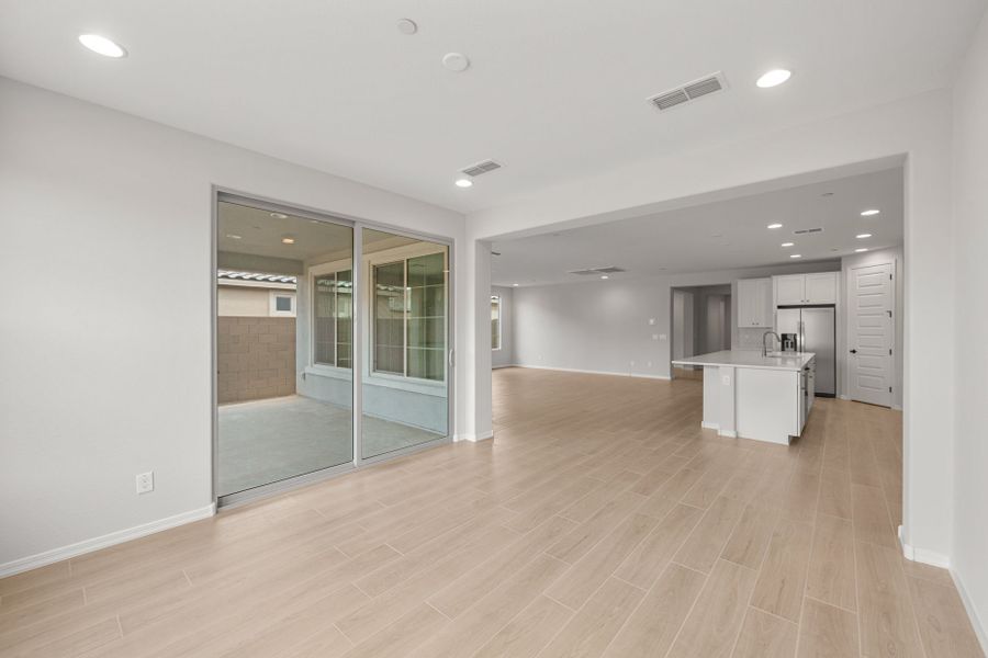 Spacious, unfurnished interior of a new home in Foothills at Northpointe, Peoria (Image 21).