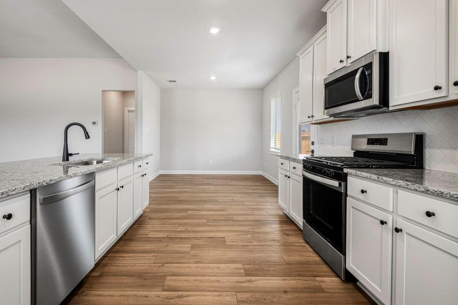 Furnished interior view inside a new home in Sweetwater Ridge, Conroe (Image 5).