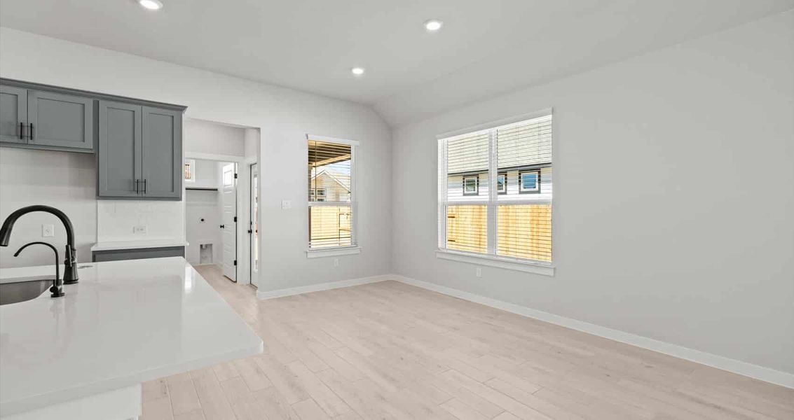 Spacious, unfurnished interior of a new home in Trace, San Marcos (Image 15).
