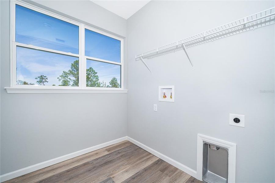 Spacious, unfurnished interior of a new home in , Osteen (Image 19).