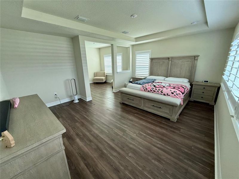Furnished interior view inside a new home in , Orlando (Image 12).