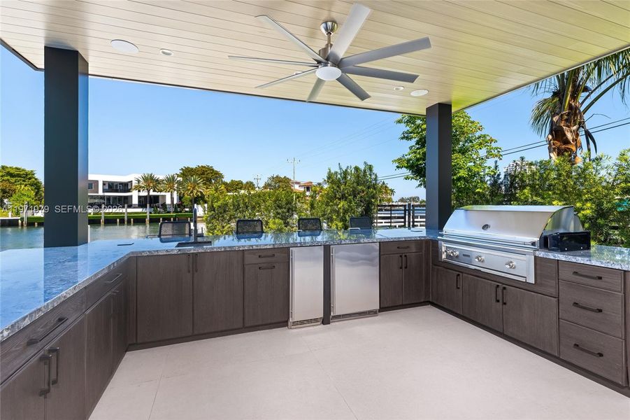 Exterior details and patio area of a home in , Fort Lauderdale (Image 28).