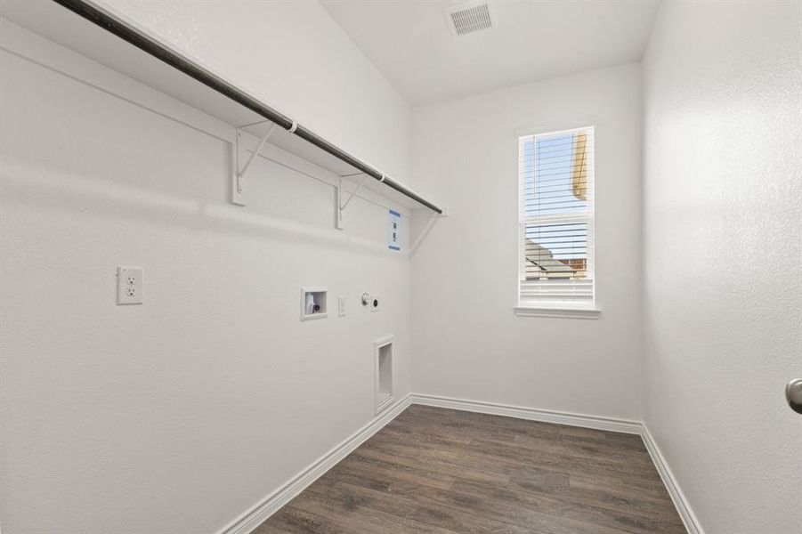 Spacious, unfurnished interior of a new home in Rocky Creek Crossing, Fort Worth (Image 18).