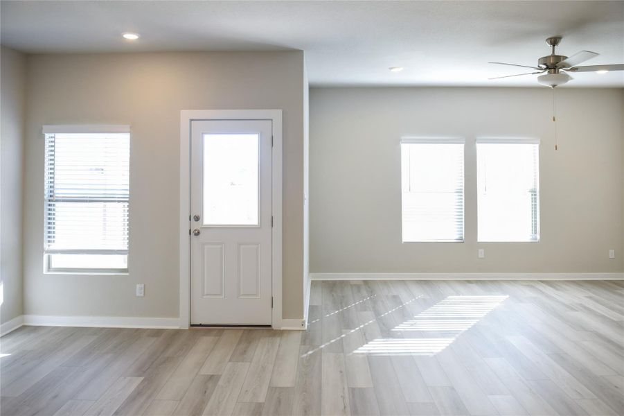 Casual Dining & Family Room