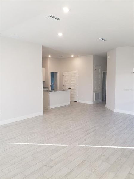 Spacious, unfurnished interior of a new home in Pine Bluff, Spring Hill (Image 7).