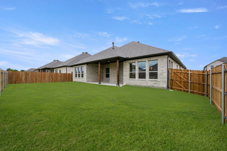 Exterior details and patio area of a home in Sheppard's Place, Waxahachie (Image 21).