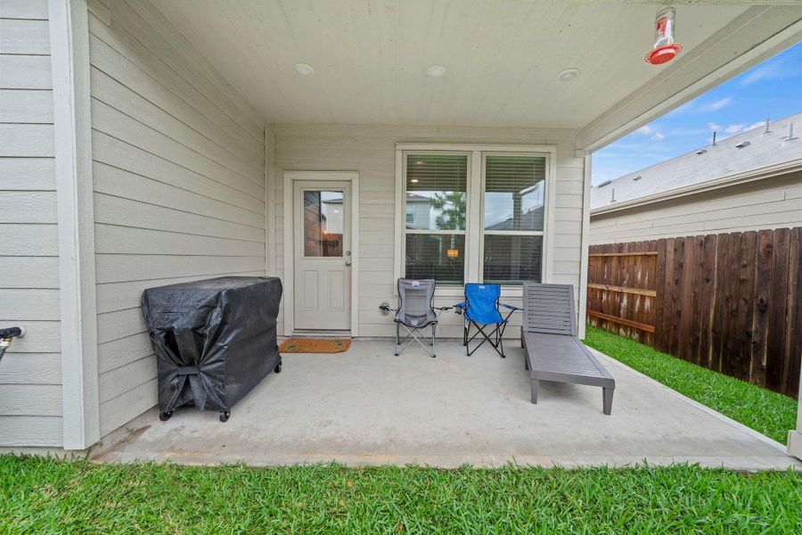 Large outdoor patio! Large outdoor patio!