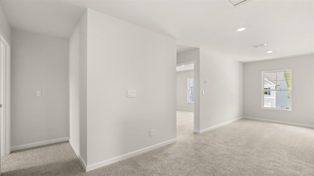 Spacious, unfurnished interior of a new home in Sheffield Highlands, Dallas (Image 26).