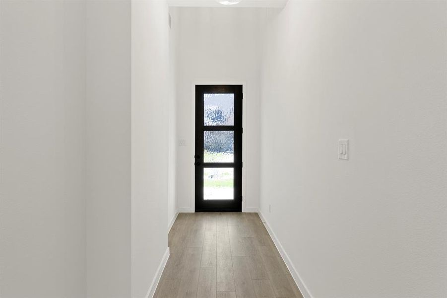 03. 7104 Bergamot - Entry