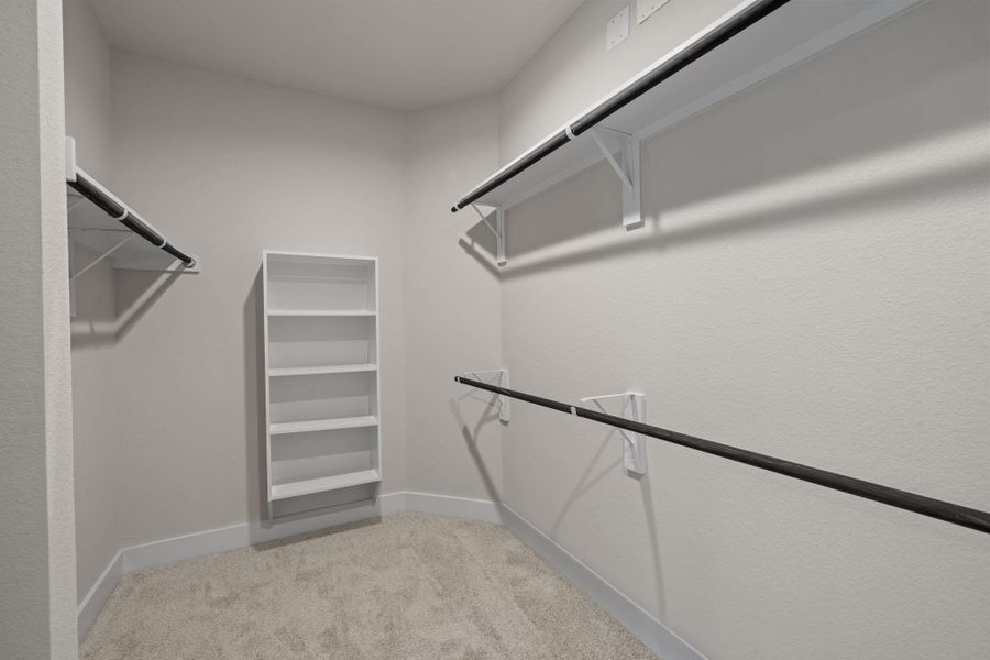 Spacious, unfurnished interior of a new home in Barton Creek Ranch, Conroe (Image 17).