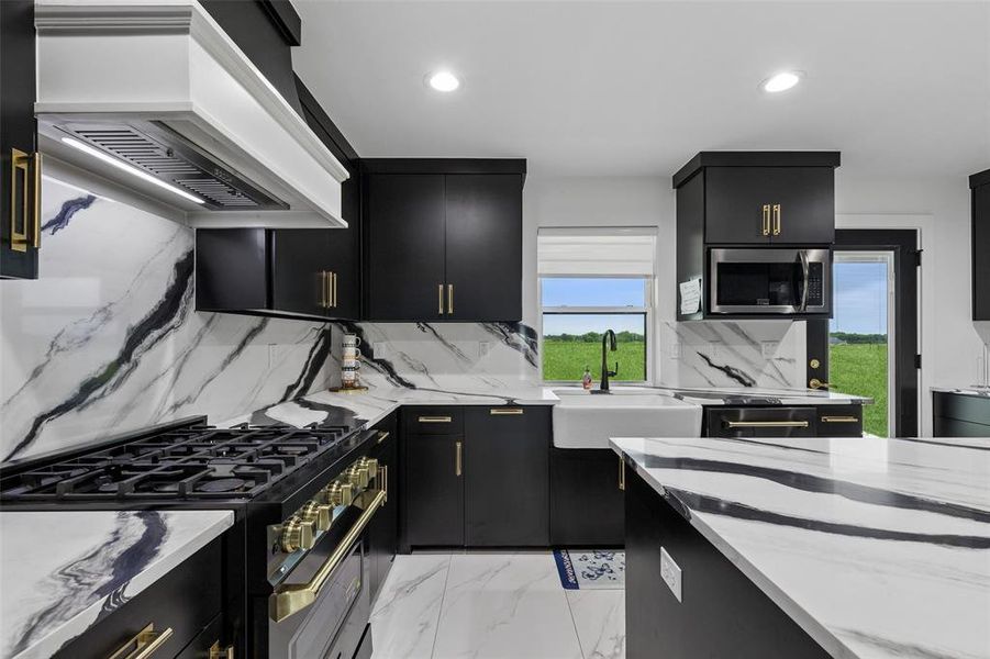 Furnished interior view inside a new home in , Van Alstyne (Image 33).